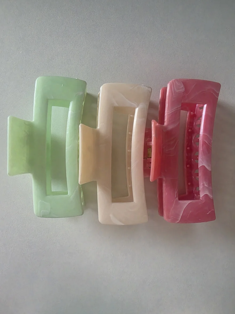 3 Pcs Marbled Pastel Claw Clips - Green, Cream, Pink
